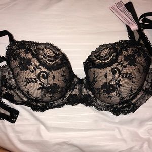 Stunning black Victoria bra🖤